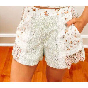 American Eagle Outfitters Women's Shorts Size Medium Boho Patchwork Floral Green